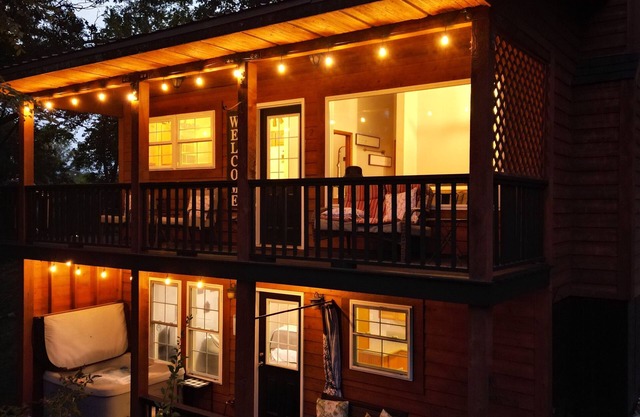 Exquisite views of Shawnee National Forest seen from a private, covered hot tub.