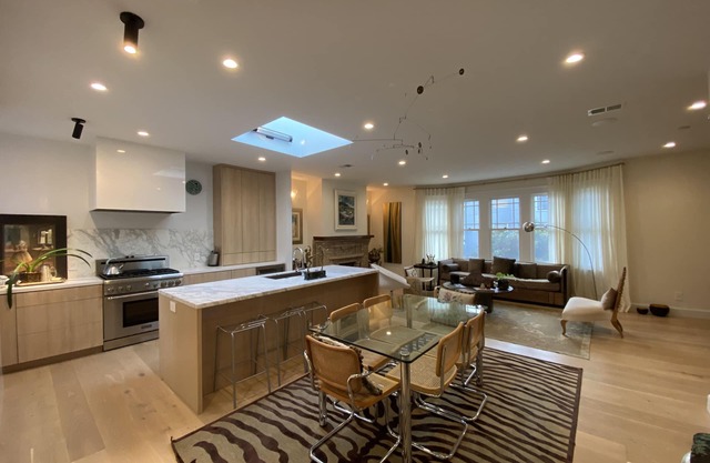 Extensively remodeled Marina style building in the heart of SF