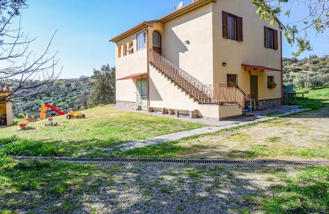 Extra child friendly furnished vacation home in Tuscany.