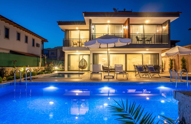 extra Large pool&kiddy pool&outdoor jakuzi&large garden and pool terrace