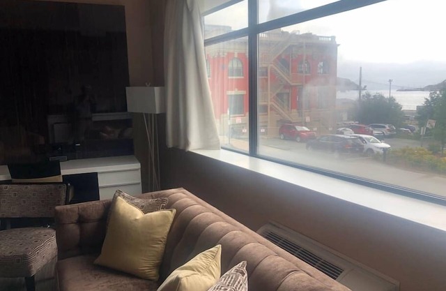 Extraordinary 2Br Downtown Suite