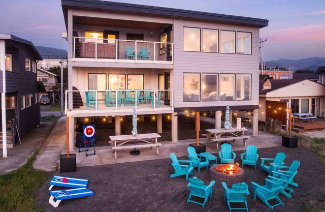 Extraordinary Beach and Oceanfront Views, Pet Friendly, Hot Tub & Fire-Pit, Luxury