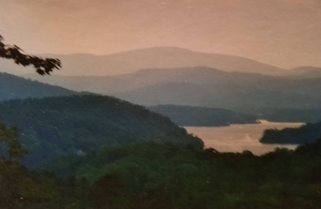 Extraordinary View/Beautiful Cabin/Great Location/Hot Tub/Fireplace/Hiking/Relax