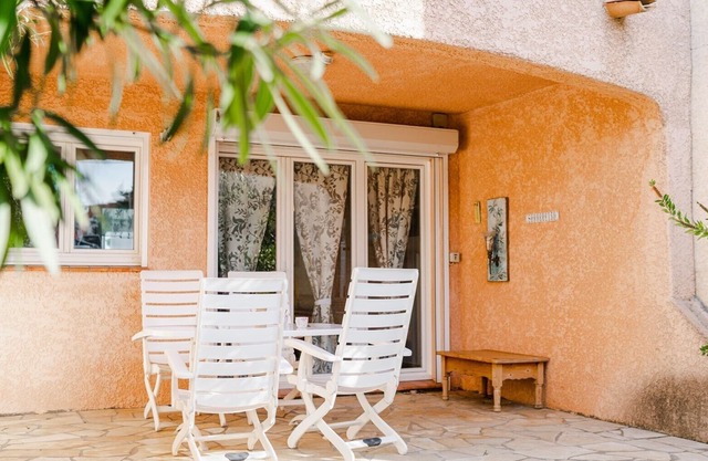 F 128 Wonderful house with big terrace and winter garden