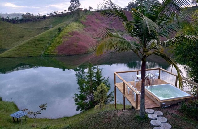 F1-Cabañas con represa y glamping Peñol y Guatapé