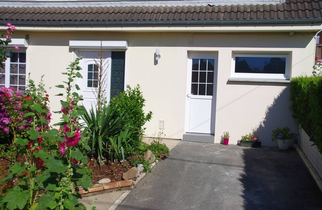 F1 furnished with Garden access