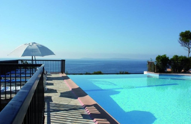 F2 at "Domaine de la Pinède", Heated Swimming Pool