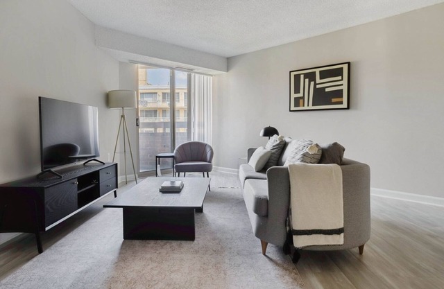 Fab Foggy Bottom 1BR w/Concierge & Gym, walk to Bars, by Blueground