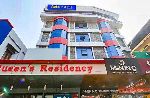 Fabhotel Central Queens Residency