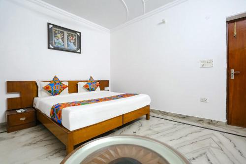 FabHotel Premium Rooms - Nr Yashobhoomi Convention Centre