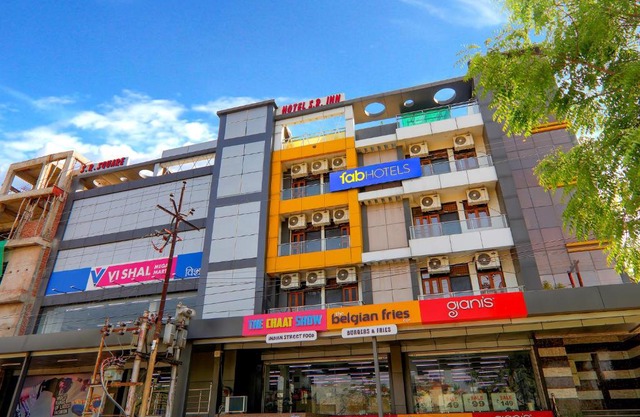 FabHotel SR Square