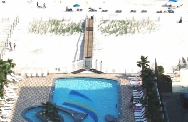 Fabulous 15th Floor Condo-Spectacular Ocean/Beach View with free Wifi