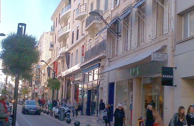 Fabulous 3 Bedroom Apartment Located In Center Of Cannes,minutes From Everything