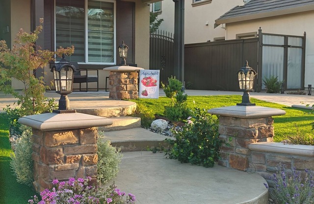 Fabulous 5-bed/5-bath Home in Sacramento