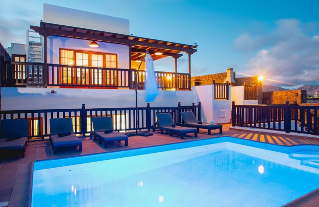 Fabulous 6 bed- Luxury Villa - Great location - Great Views - Heated Pool