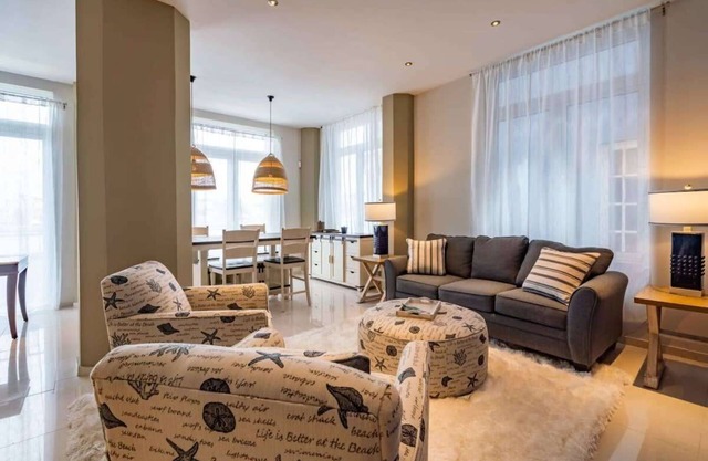 Fabulous Chic Apartment Filled w/Natural Light at Famous Handelskade