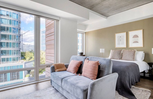 Fabulous Fenway Studio w/Gym, nr T Stop & Dining, by Blueground