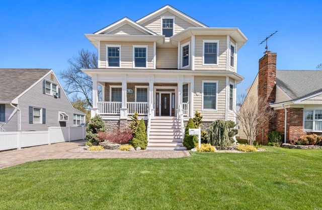 Fabulous Large Beach Home 1-block from beach & boardwalk