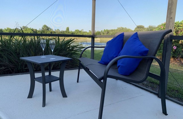 Fabulous lake view 5 bed Villa south facing pool/spa 15 min from Disney & Wifi