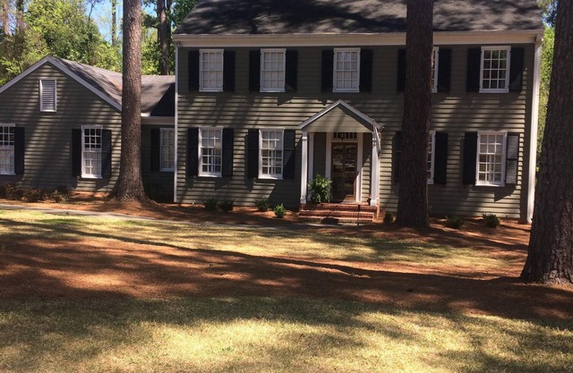 Fabulous Master’s Rental in charming, quiet neighborhood. Five minutes to course