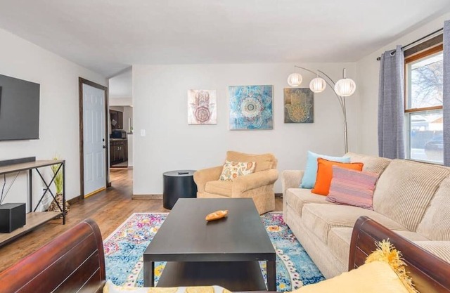 𝑭𝒂𝒃𝒖𝒍𝒐𝒖𝒔 𝒐𝒏 𝑭𝒓𝒆𝒎𝒐𝒏𝒕 2 bedroom