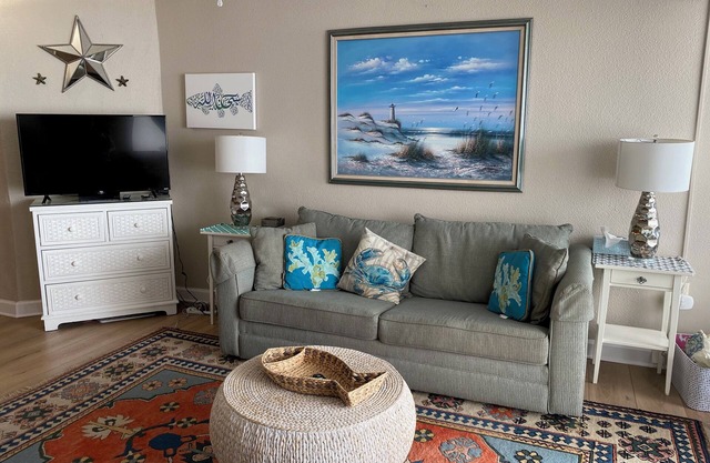 Fabulous One Bedroom Ocean Front , Clean Comfortable , Great Building with Pool