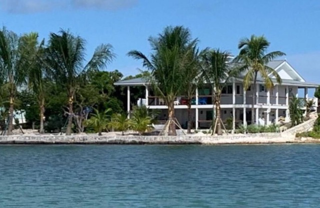 FABULOUS "SEA OF ABACO" VIEW WITH BOAT DOCK AND LIFT