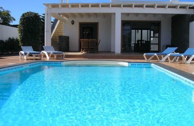 Fabulous two bedroom, two bathroom villa, large pool and terrace with air con