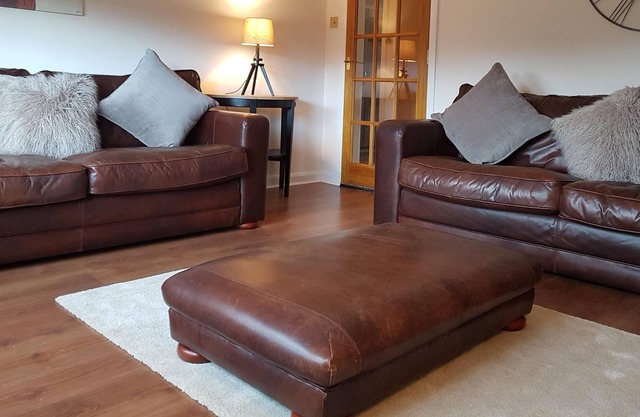 Fabulous Two bedroom Apartment With Free Parking