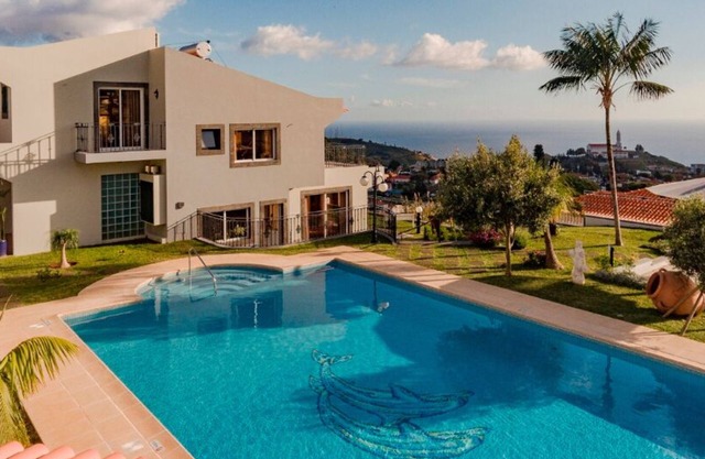 Fabulous villa in Funchal, large pool | BelAir