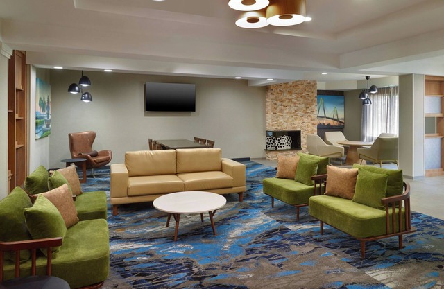 Fairfield Inn & Suites Charleston North/University Area