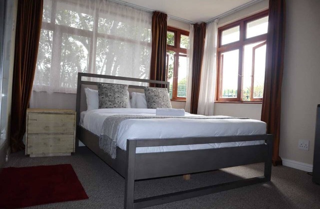 FAIRSTAY LODGE- SELF CATERING ACCOMMODATION IN PAROW CAPE TOWN