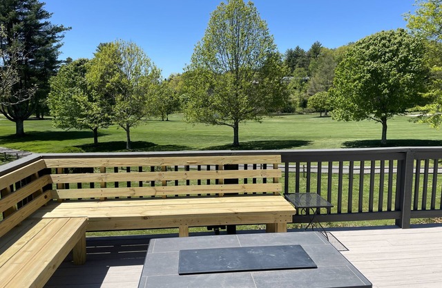 "Fairway Cottage" Golf, Hike, Explore, Relax. EV Charger.nOpen All Seasons!