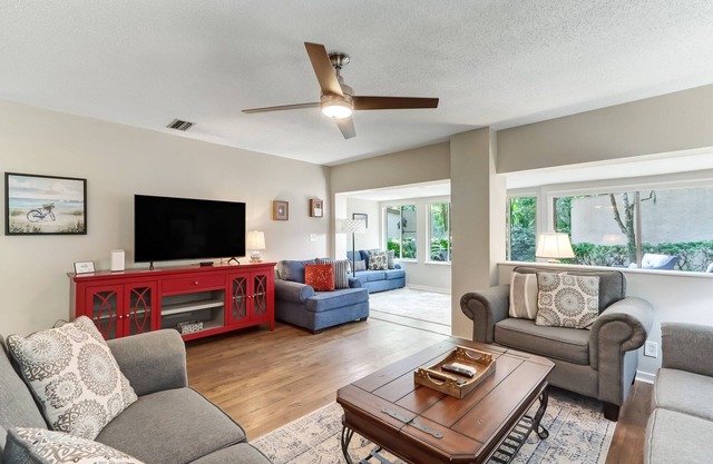 Fairway Oaks Villa - Access Private Resort Beaches!