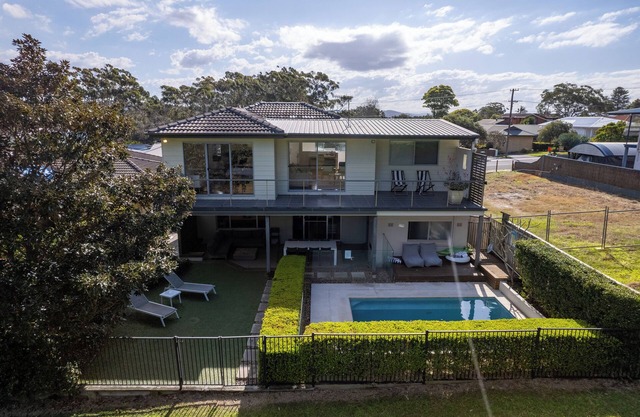 FAIRWAYS- 6 ROOMS -looking over Shelly Beach Golf course, PLUNGE POOL, Sleeps 12