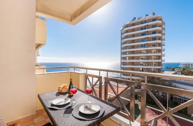 Falesia Apartment by LovelyStay