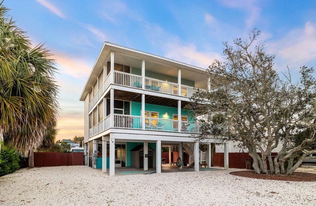 Fall Availability! Private Pool! Fenced Yard! Wrap Around Porches with Gulf Views! Shuffleboard!