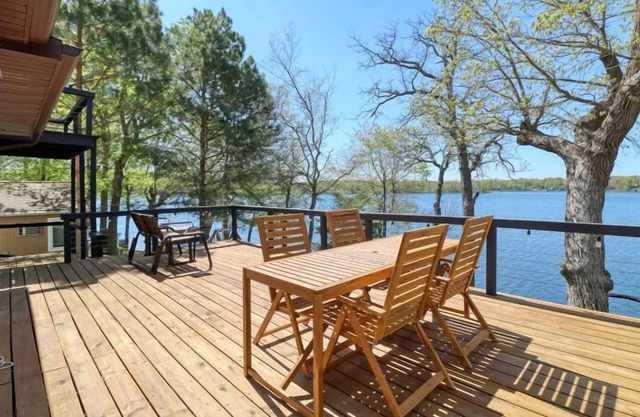Fall Colors! - Lakeside Cottage on Trowbridge Point - Swim, Fish, Relax!