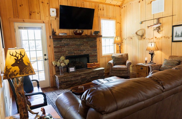 Fall Folliage Mountain Cabin, River Front, Firepit