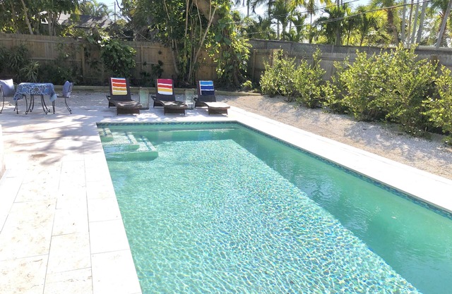 FALL IN LOVE! Spotless & relaxing pool home mins from Anna Maria! Pet friendly!