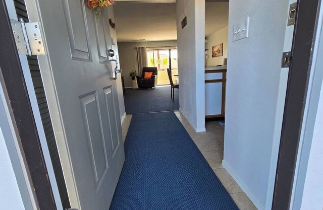 Fall in The Ozarks on Beautiful Table Rock Lake in this 2bd 2ba condo!