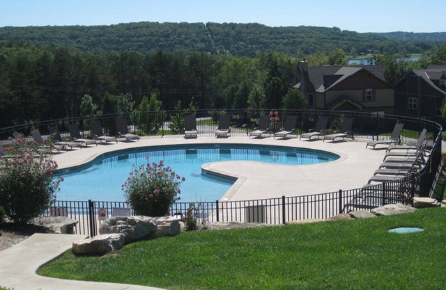 Fall is booking fast!nPerfect golf weather!nNear Buffalo Ridge, Top of the rock
