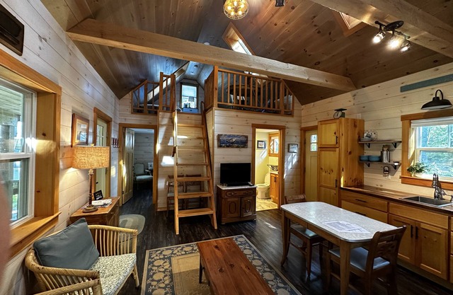 Fall Special 20% off, Pets Stay Free! Modern Cottages w/Heat & AC
