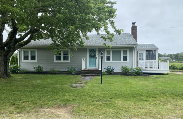 Fall special! Waterfront! Beautiful River views! Kayaks, deck, porch, fire pit!