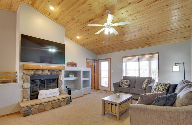 Families Welcome! Overgaard Cabin w/Playground