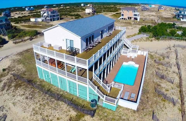 Family 4x4 luxury, steps from the beach, pool, hot tub, theater, Sunday rental, wifi