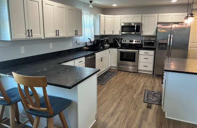 Family and Pet friendly house 20 minutes from Nashville