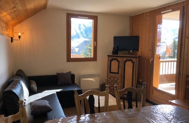 Family apartment sleeps 8, mountain view Sybelles area