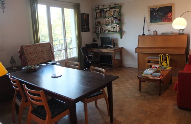 Family apartment near Paris, a few minutes walk from the metro.