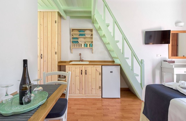 Family Apartment with Sea View B, Symi